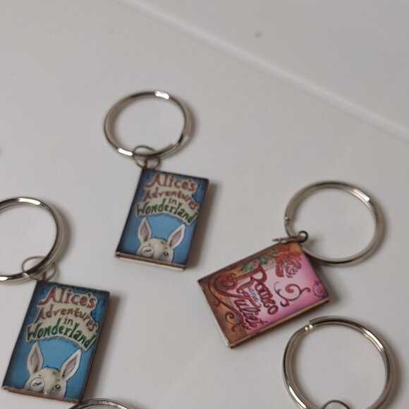 Lot Of 15 Little Faux Book Keychains - Picture 6 of 14